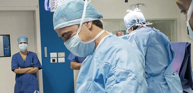 dr-usuelli-profilo-in-sala-operatoria-min