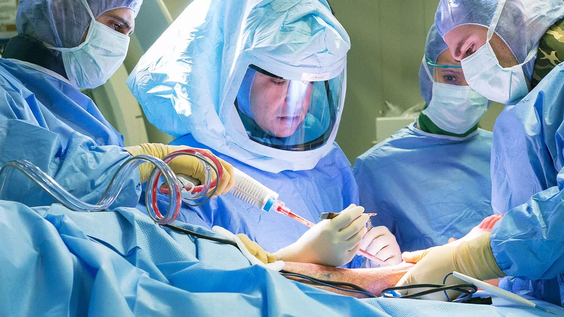 Dr. Usuelli in sala operatoria
