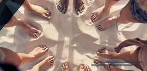 gruppo-di-piedi-e-caviglie-insieme-min