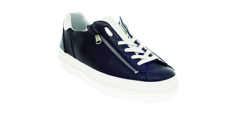 Foro di una scarpa postoperatoria per alluce valgo.