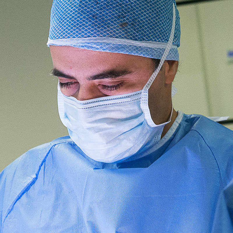 Dr. Federico Usuelli in sala operatoria